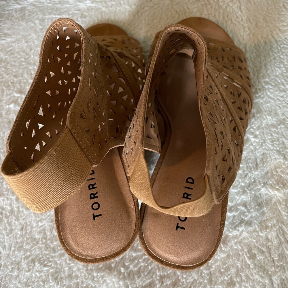 Torrid ankle bootie size 8.5W - Picture 3 of 7